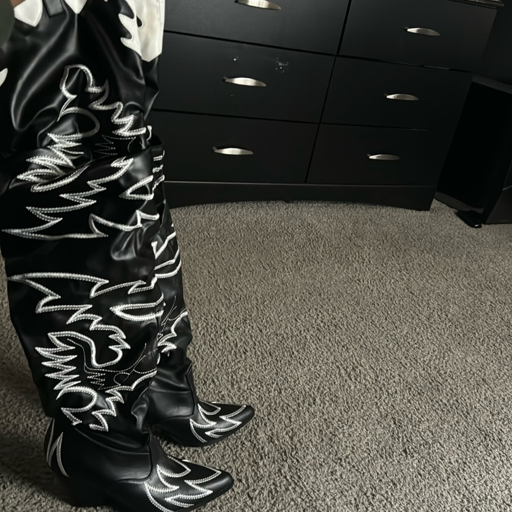 Over the knee zeebra print cowgirl boots very stylish 🦓😍😍